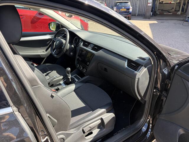 Skoda OCTAVIA Combi 1.0 TSI Greentech Business Edition TREKHAAK STOELVERWARMING PDC