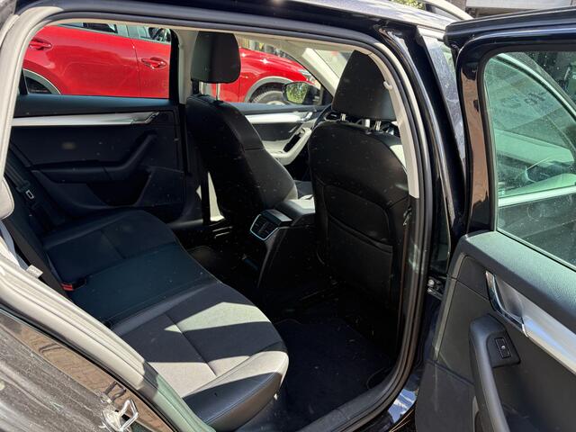 Skoda OCTAVIA Combi 1.0 TSI Greentech Business Edition TREKHAAK STOELVERWARMING PDC