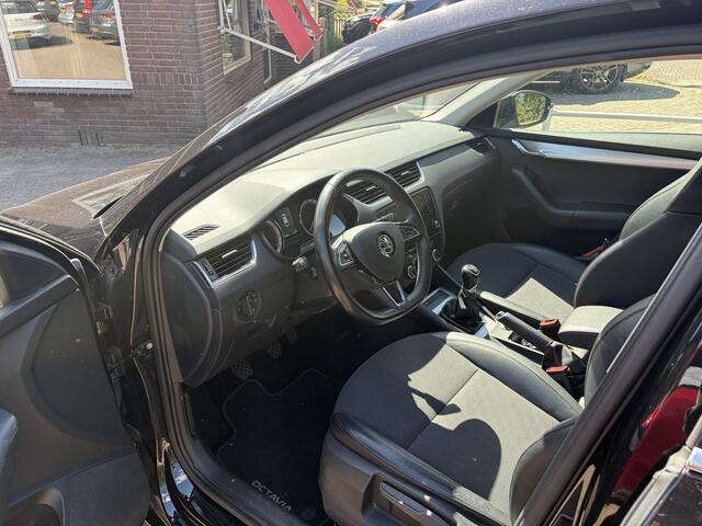 Skoda OCTAVIA Combi 1.0 TSI Greentech Business Edition TREKHAAK STOELVERWARMING PDC