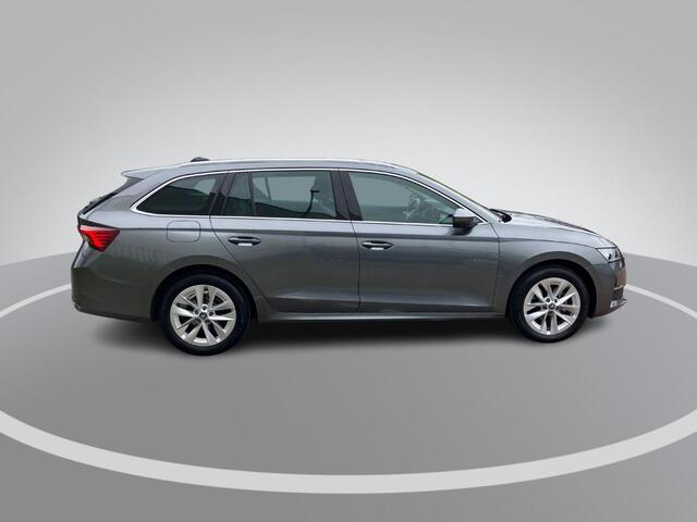 Skoda OCTAVIA Combi 1.5TSI/150PK MHEV FL Design DSG · Panoramadak · Camera + Parkeersensoren · Apple/Android Car Play · Stoelverwarming · Garantie t/m 21-05-2029 of 60000km.