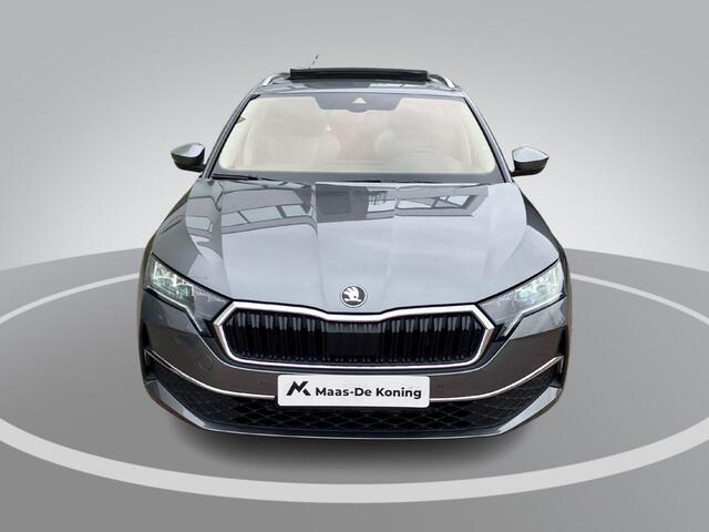 Skoda OCTAVIA Combi 1.5TSI/150PK MHEV FL Design DSG · Panoramadak · Camera + Parkeersensoren · Apple/Android Car Play · Stoelverwarming · Garantie t/m 21-05-2029 of 60000km.