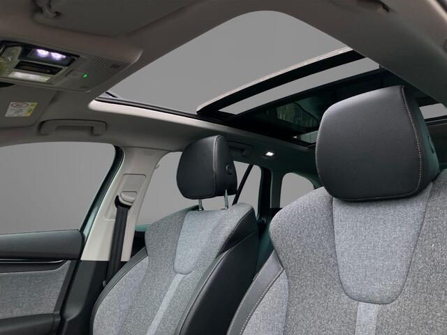 Skoda OCTAVIA Combi 1.5TSI/150PK MHEV FL Design DSG · Panoramadak · Camera + Parkeersensoren · Apple/Android Car Play · Stoelverwarming · Garantie t/m 21-05-2029 of 60000km.