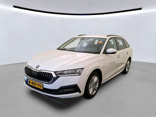 Skoda OCTAVIA Combi 1.0 e-TSI 110pk DSG Business Edition Trekhaak | Elek achterklep | Navigatie | Led