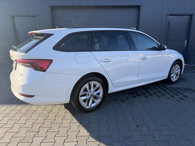 Skoda OCTAVIA Combi 1.4 TSI iV PHEV Sportline Bj 2022,Navi,18inch,Cruise,Pdc 204pk
