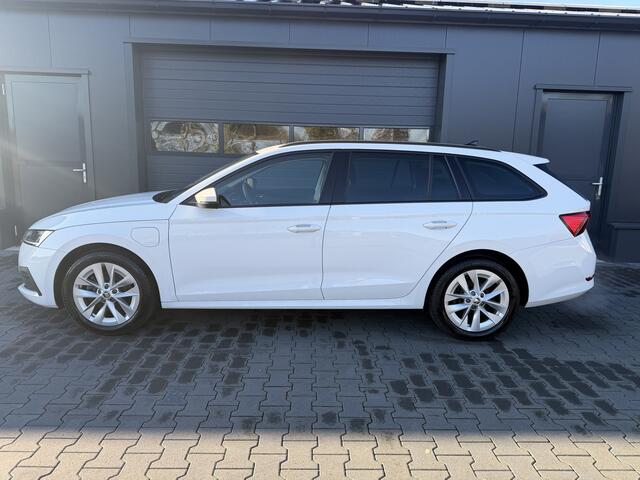 Skoda OCTAVIA Combi 1.4 TSI iV PHEV Sportline Bj 2022,Navi,18inch,Cruise,Pdc 204pk