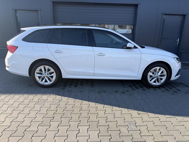 Skoda OCTAVIA Combi 1.4 TSI iV PHEV Sportline Bj 2022,Navi,18inch,Cruise,Pdc 204pk