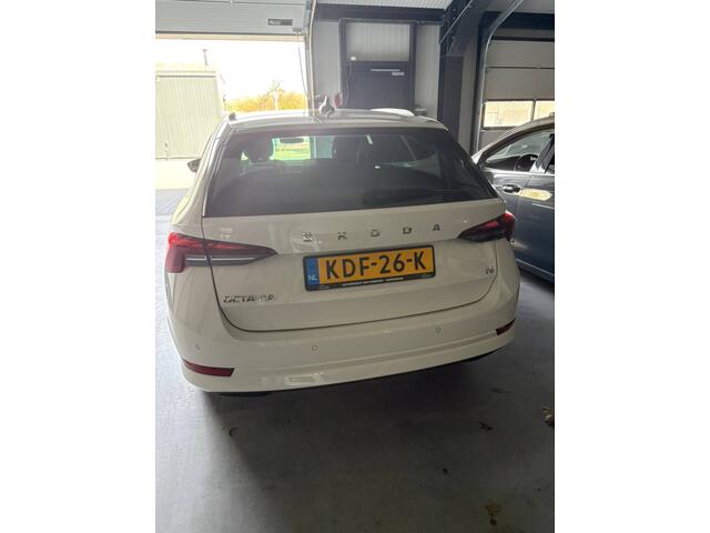 Skoda OCTAVIA Combi 1.4 TSI iV PHEV Sportline Bj 2022,Navi,18inch,Cruise,Pdc 204pk