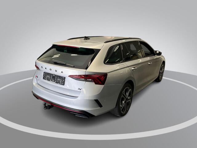 Skoda OCTAVIA Combi 1.4 TSI RS iV PHEV 245pk DSG Business · Camera · Inklap. Trekhaak · Head-Up Display · Elek. Stoelen + Geheugen & Massage · Stuur- & Stoelverwarming ·
