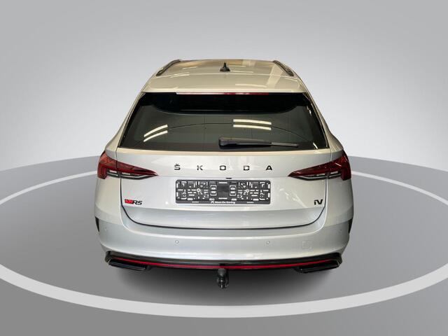 Skoda OCTAVIA Combi 1.4 TSI RS iV PHEV 245pk DSG Business · Camera · Inklap. Trekhaak · Head-Up Display · Elek. Stoelen + Geheugen & Massage · Stuur- & Stoelverwarming ·