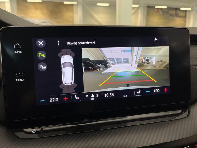 Skoda OCTAVIA Combi 1.4 TSI RS iV PHEV 245pk DSG Business · Camera · Inklap. Trekhaak · Head-Up Display · Elek. Stoelen + Geheugen & Massage · Stuur- & Stoelverwarming ·