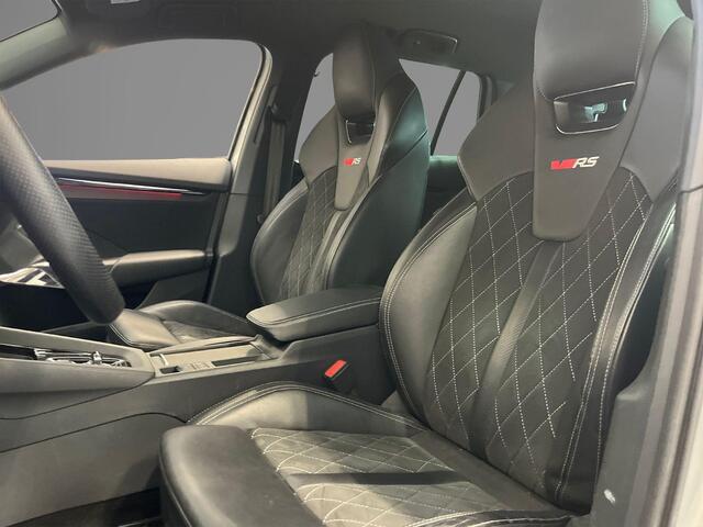 Skoda OCTAVIA Combi 1.4 TSI RS iV PHEV 245pk DSG Business · Camera · Inklap. Trekhaak · Head-Up Display · Elek. Stoelen + Geheugen & Massage · Stuur- & Stoelverwarming ·