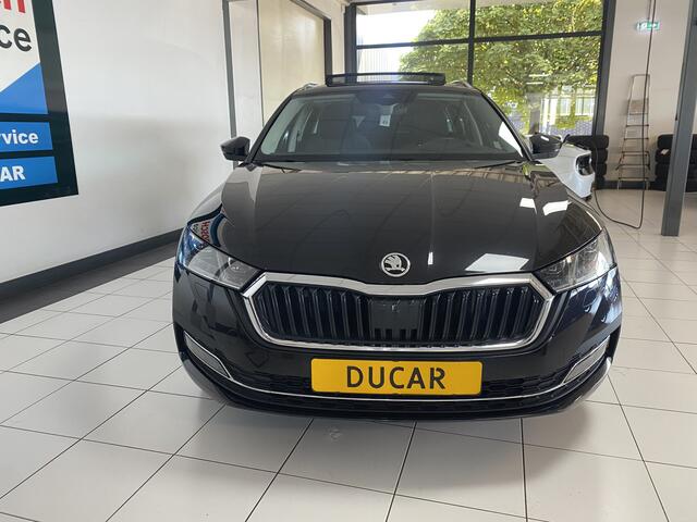 Skoda OCTAVIA Combi 1.4 TSI iV PHEV Business Edition Plus Panoramadak / Elec stoelen met geheugen / Sfeerverlichting / Carplay
