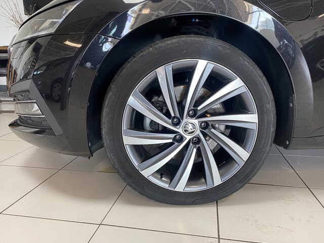 Skoda OCTAVIA Combi 1.4 TSI iV PHEV Business Edition Plus Panoramadak / Elec stoelen met geheugen / Sfeerverlichting / Carplay