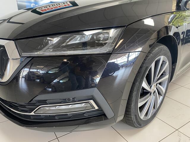 Skoda OCTAVIA Combi 1.4 TSI iV PHEV Business Edition Plus Panoramadak / Elec stoelen met geheugen / Sfeerverlichting / Carplay