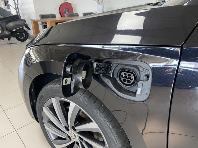 Skoda OCTAVIA Combi 1.4 TSI iV PHEV Business Edition Plus Panoramadak / Elec stoelen met geheugen / Sfeerverlichting / Carplay