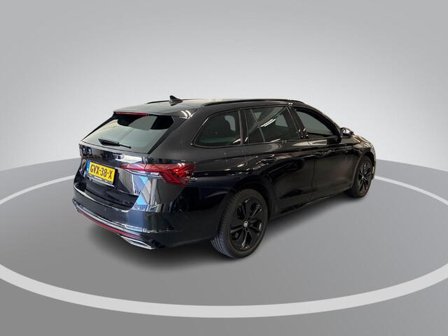 Skoda OCTAVIA Combi 1.4 TSI 245pk DSG RS iV PHEV Business · Camera · Apple/Android Car Play · Sfeerverlichting · Steoverwarming · Navigatie · 18'' Inch ·