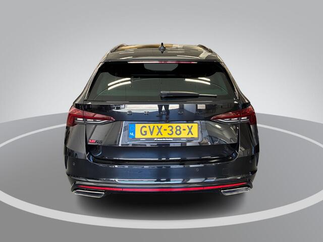 Skoda OCTAVIA Combi 1.4 TSI 245pk DSG RS iV PHEV Business · Camera · Apple/Android Car Play · Sfeerverlichting · Steoverwarming · Navigatie · 18'' Inch ·