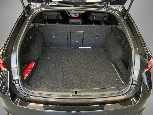Skoda OCTAVIA Combi 1.4 TSI 245pk DSG RS iV PHEV Business · Camera · Apple/Android Car Play · Sfeerverlichting · Steoverwarming · Navigatie · 18'' Inch ·