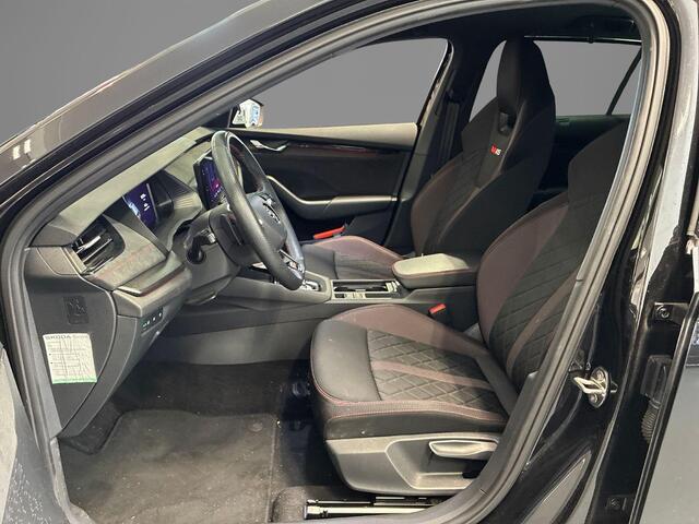Skoda OCTAVIA Combi 1.4 TSI 245pk DSG RS iV PHEV Business · Camera · Apple/Android Car Play · Sfeerverlichting · Steoverwarming · Navigatie · 18'' Inch ·