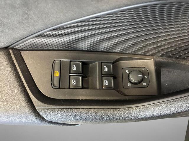 Skoda OCTAVIA Combi 1.4 TSI 245pk DSG RS iV PHEV Business · Camera · Apple/Android Car Play · Sfeerverlichting · Steoverwarming · Navigatie · 18'' Inch ·