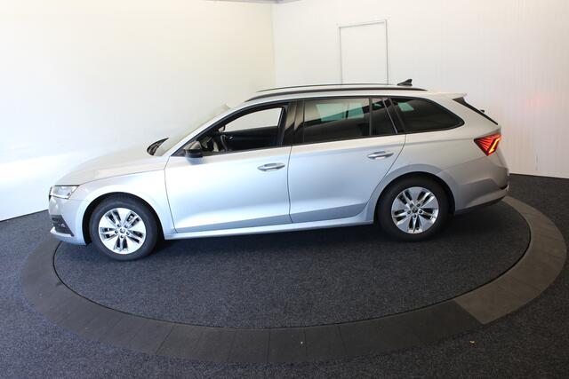 Skoda OCTAVIA 1.0 e-TSI Sport Business Automaat Virtual CarPlay Stoel/stuur verw