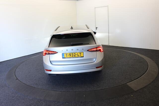 Skoda OCTAVIA 1.0 e-TSI Sport Business Automaat Virtual CarPlay Stoel/stuur verw