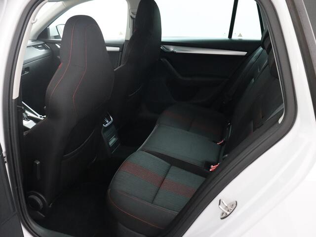 Skoda OCTAVIA Combi 1.0 TSI Greentech Ambition Business | Trekhaak | Navigatie | Cruise!