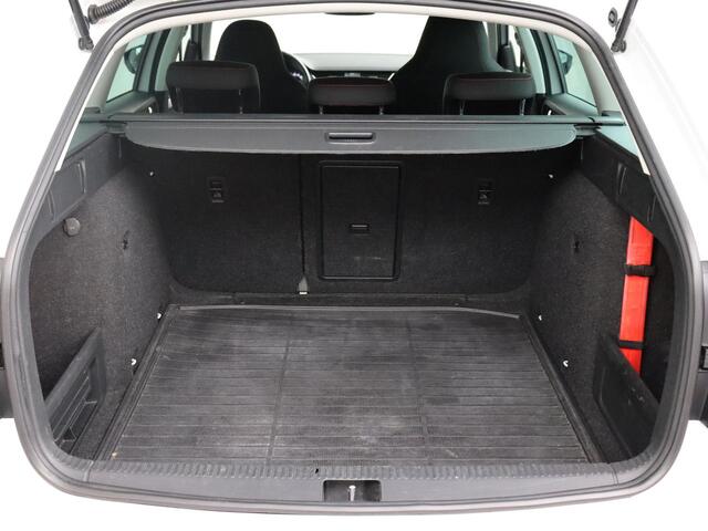 Skoda OCTAVIA Combi 1.0 TSI Greentech Ambition Business | Trekhaak | Navigatie | Cruise!