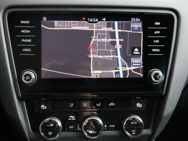 Skoda OCTAVIA Combi 1.0 TSI Greentech Ambition Business | Trekhaak | Navigatie | Cruise!