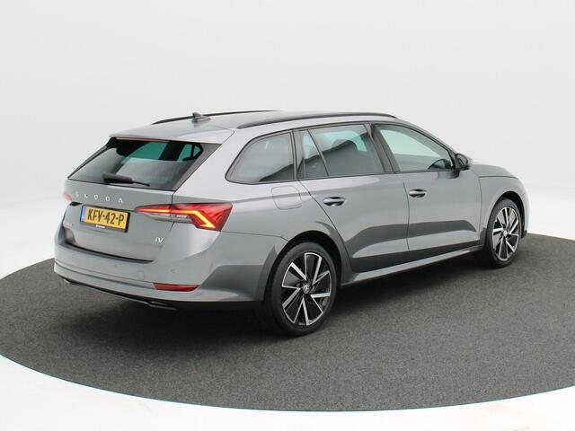 Skoda OCTAVIA Combi 1.4 TSi iV PHEV 218 Pk Sportline Business | Camera | Stoel/Stuur verwarming | Climatronic | Cruise Control | Navigatie | CarPlay | 18 Inch | 94.711 Km !!