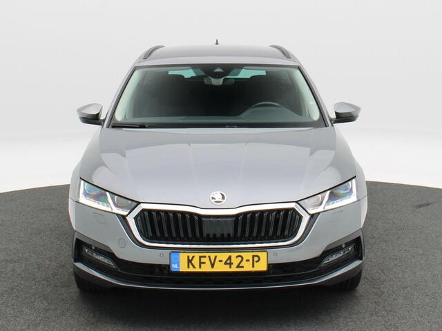 Skoda OCTAVIA Combi 1.4 TSi iV PHEV 218 Pk Sportline Business | Camera | Stoel/Stuur verwarming | Climatronic | Cruise Control | Navigatie | CarPlay | 18 Inch | 94.711 Km !!