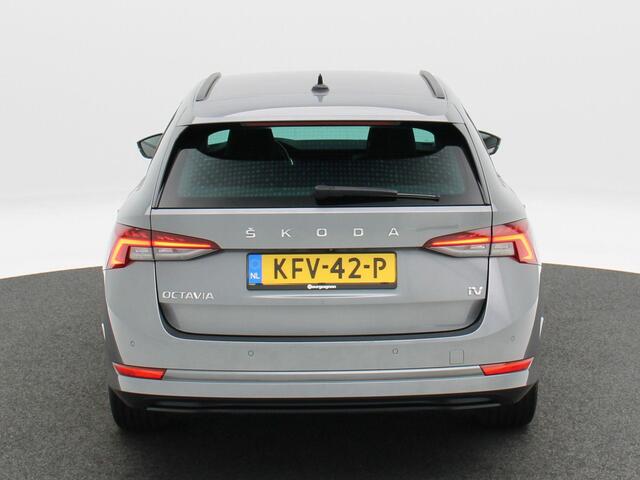 Skoda OCTAVIA Combi 1.4 TSi iV PHEV 218 Pk Sportline Business | Camera | Stoel/Stuur verwarming | Climatronic | Cruise Control | Navigatie | CarPlay | 18 Inch | 94.711 Km !!