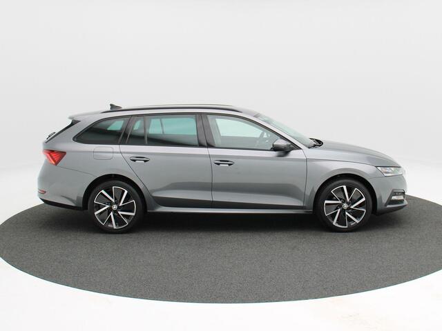 Skoda OCTAVIA Combi 1.4 TSi iV PHEV 218 Pk Sportline Business | Camera | Stoel/Stuur verwarming | Climatronic | Cruise Control | Navigatie | CarPlay | 18 Inch | 94.711 Km !!