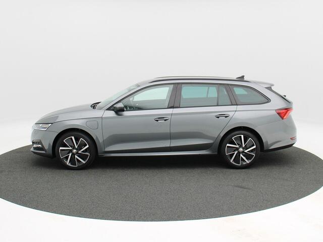 Skoda OCTAVIA Combi 1.4 TSi iV PHEV 218 Pk Sportline Business | Camera | Stoel/Stuur verwarming | Climatronic | Cruise Control | Navigatie | CarPlay | 18 Inch | 94.711 Km !!
