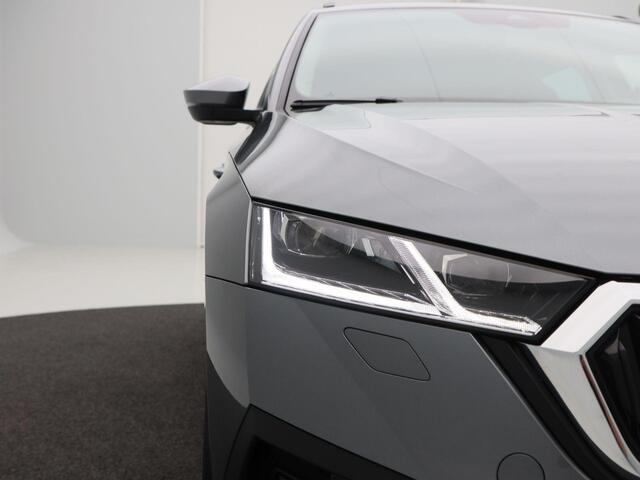 Skoda OCTAVIA Combi 1.4 TSi iV PHEV 218 Pk Sportline Business | Camera | Stoel/Stuur verwarming | Climatronic | Cruise Control | Navigatie | CarPlay | 18 Inch | 94.711 Km !!