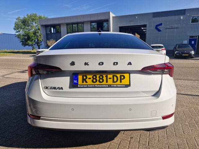 Skoda OCTAVIA 1.5 TSI First Edition | 150PK | 1e eigenaar | Apple / Android | Camera |
