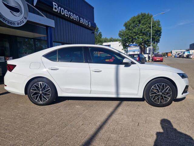 Skoda OCTAVIA 1.5 TSI First Edition | 150PK | 1e eigenaar | Apple / Android | Camera |