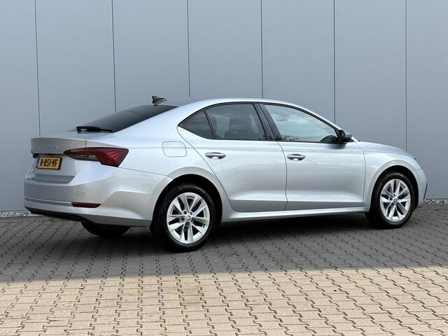 Skoda OCTAVIA 1.5 e-TSI Sport Business / All-season banden / Trekhaak 1300 kg geremd / Apple Carplay/Android Auto / Navigatie via carplay / Cruise control / Volledig Dealer onderhouden /