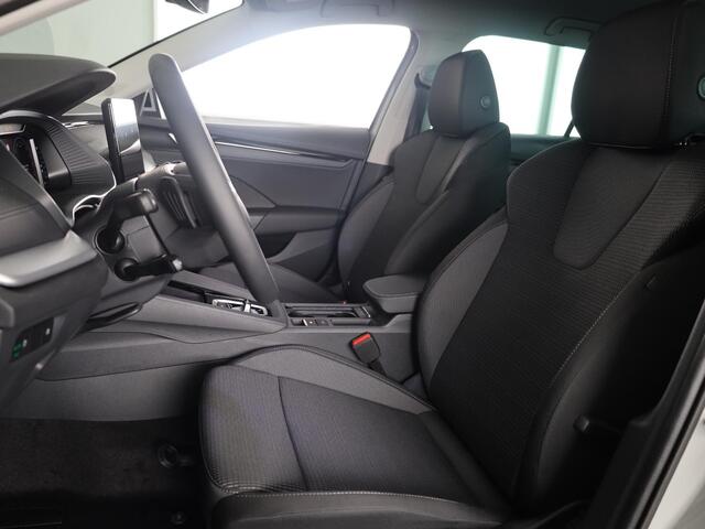 Skoda OCTAVIA Combi 1.5 TSI MHEV Business Edition Plus 150 pk 7 versn. DSG | Winter Pakket | Trekhaak | Lichtmetalen velgen 18" Lerna Antraciet