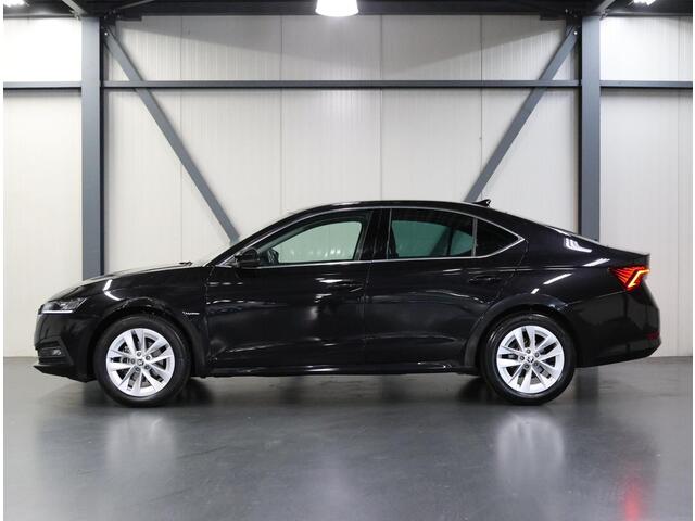 Skoda OCTAVIA 150PK Edition Plus | 1ste eigenaar | Apple Carplay/Android Auto |Stoel/voorruit verwarming | Navigatie | Electrische klep | Dodehoekdetectie | AUTOMAAT | Isofix | Privacy Glass | Parkeersensoren |