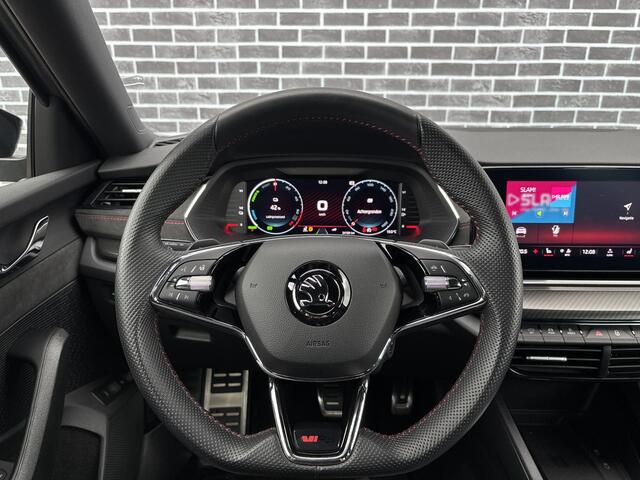 Skoda OCTAVIA Combi 1.4 TSI RS iV PHEV Business | Achteruitrijcamera | Parkeersensoren | Keyless Entry | Elektrische Achterklep | Stoelverwarming voor en achter | Matrix-LED Koplampen | Navigatie | Virtual Cockpit | Plug-in Hybrid