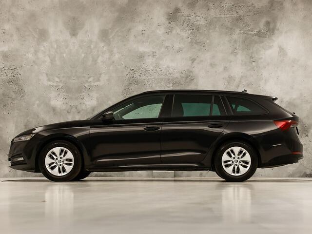 Skoda OCTAVIA Combi 1.0 TSI Sport (KUIPSTOELEN, 1e EIGENAAR, APPLE CARPLAY, GROOT NAVI, GETINT GLAS, ZWART HEMEL, KEYLESS, NIEUWSTAAT)