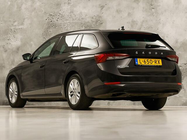 Skoda OCTAVIA Combi 1.0 TSI Sport (KUIPSTOELEN, 1e EIGENAAR, APPLE CARPLAY, GROOT NAVI, GETINT GLAS, ZWART HEMEL, KEYLESS, NIEUWSTAAT)