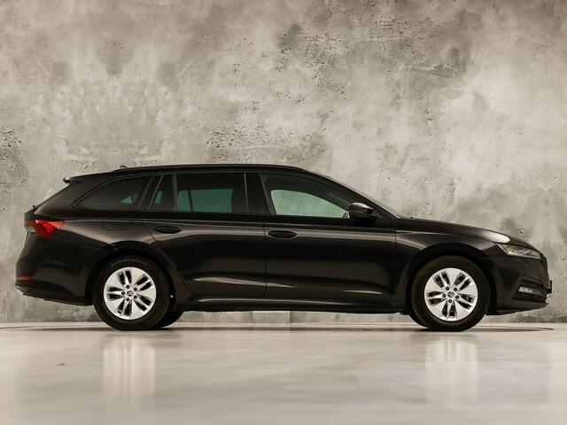 Skoda OCTAVIA Combi 1.0 TSI Sport (KUIPSTOELEN, 1e EIGENAAR, APPLE CARPLAY, GROOT NAVI, GETINT GLAS, ZWART HEMEL, KEYLESS, NIEUWSTAAT)