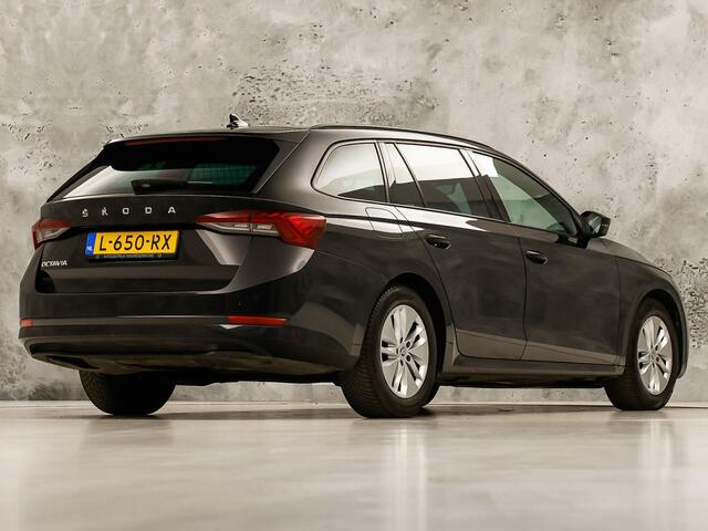 Skoda OCTAVIA Combi 1.0 TSI Sport (KUIPSTOELEN, 1e EIGENAAR, APPLE CARPLAY, GROOT NAVI, GETINT GLAS, ZWART HEMEL, KEYLESS, NIEUWSTAAT)