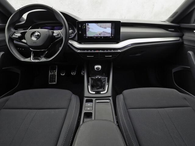 Skoda OCTAVIA Combi 1.0 TSI Sport (KUIPSTOELEN, 1e EIGENAAR, APPLE CARPLAY, GROOT NAVI, GETINT GLAS, ZWART HEMEL, KEYLESS, NIEUWSTAAT)