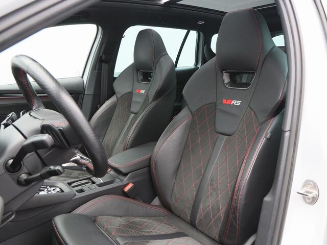 Skoda OCTAVIA Combi 1.4 TSi 245 Pk RS iV PHEV Business | Full LED | Trekhaak | Stoelverwarming | Panoramadak | Canton Audio | Camera | 19 Inch