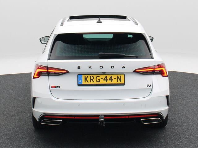 Skoda OCTAVIA Combi 1.4 TSi 245 Pk RS iV PHEV Business | Full LED | Trekhaak | Stoelverwarming | Panoramadak | Canton Audio | Camera | 19 Inch