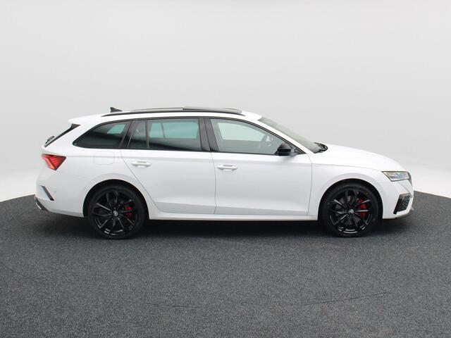 Skoda OCTAVIA Combi 1.4 TSi 245 Pk RS iV PHEV Business | Full LED | Trekhaak | Stoelverwarming | Panoramadak | Canton Audio | Camera | 19 Inch