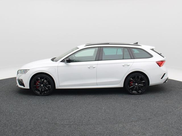 Skoda OCTAVIA Combi 1.4 TSi 245 Pk RS iV PHEV Business | Full LED | Trekhaak | Stoelverwarming | Panoramadak | Canton Audio | Camera | 19 Inch